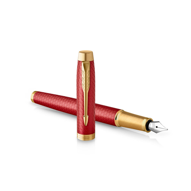 Parker IM Premium červené rastr. plniace pero so zlatým klipom GT FP