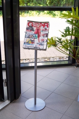 Drôtený stojan na katalógy