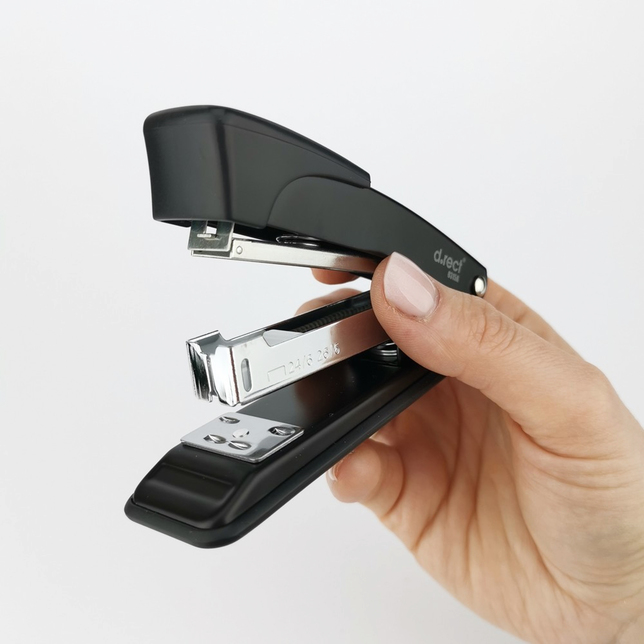 0315 Zošívačka čierna na 30 listov